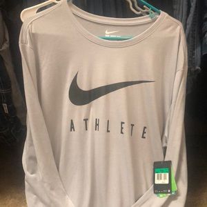 Nike Mens long sleeve Tshirt NWT